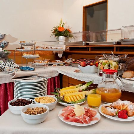 Hotel Vivit ***S Mestre Restoran foto