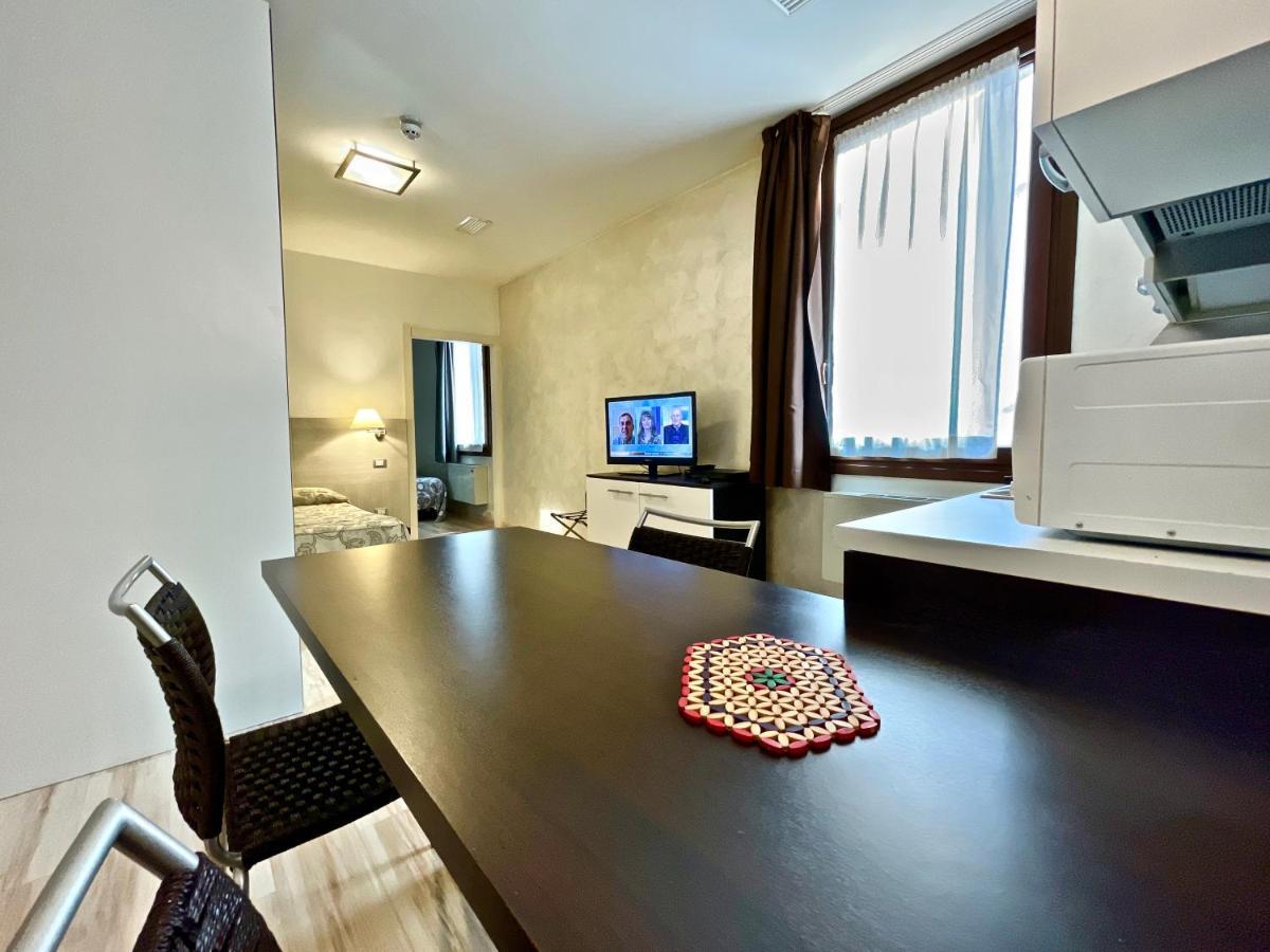 Hotel Vivit ***S Mestre Bagian luar foto